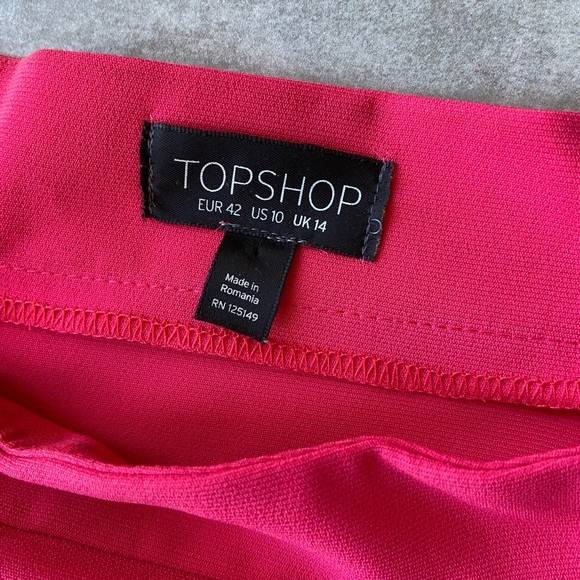 Topshop off the shoulder top in Bright Pink crepe with short flutter sleeves - Picture 3 of 4